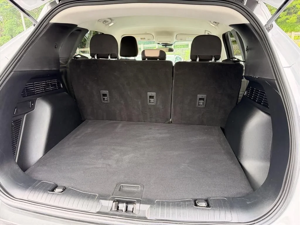 Used 2022 White Ford SE image 29