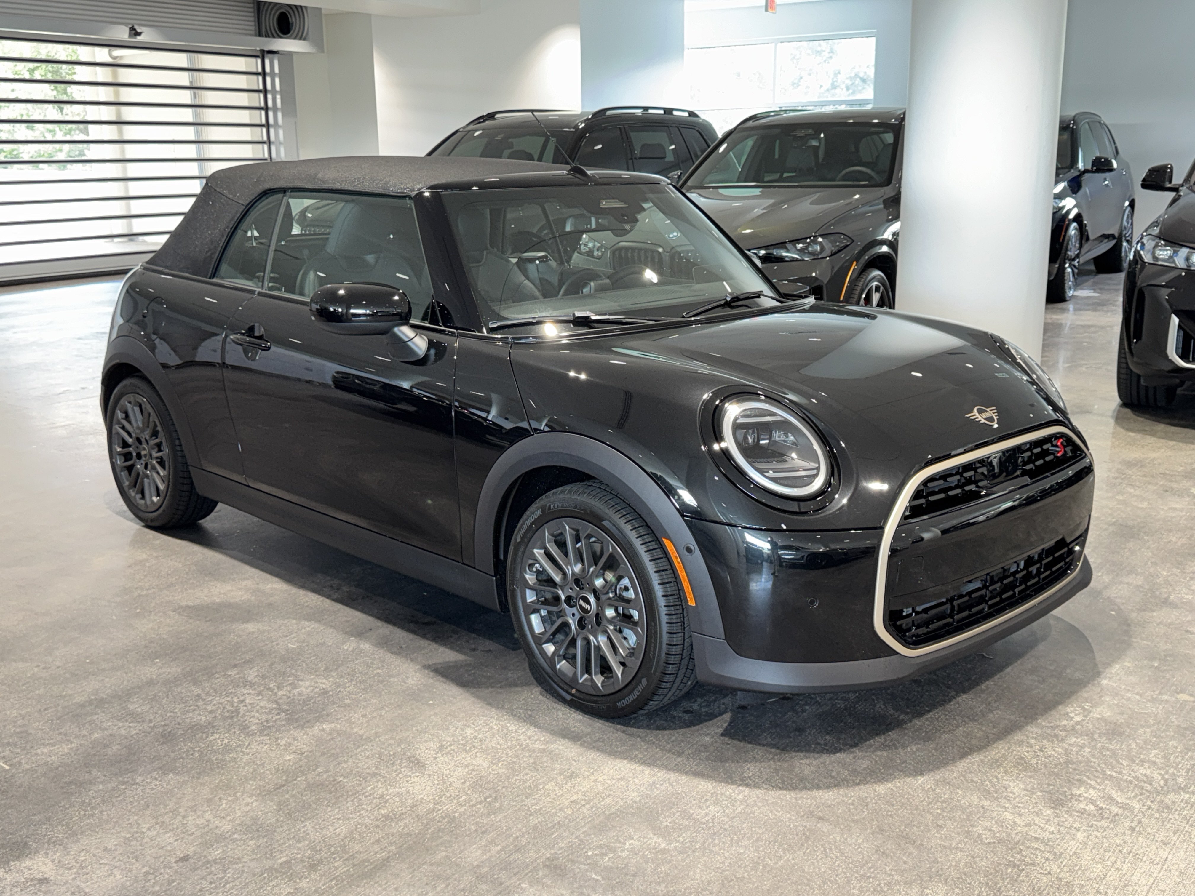 New 2026 Midnight Black MINI Signature Plus image 1