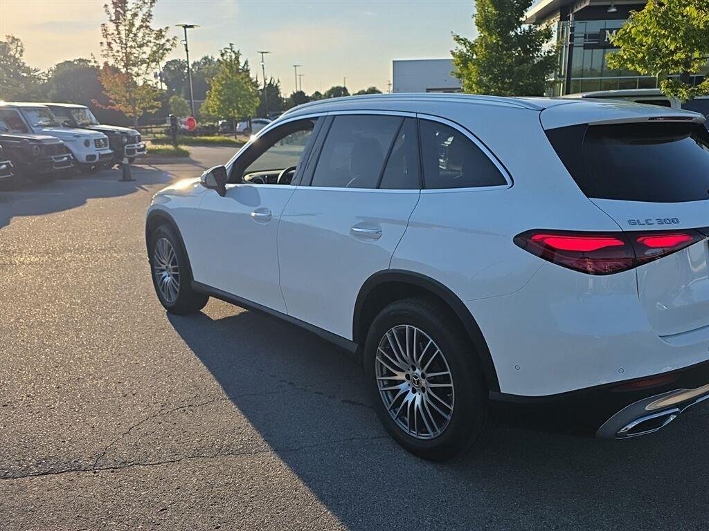 Certified Used 2025 Polar White Mercedes-Benz GLC 300 image 4