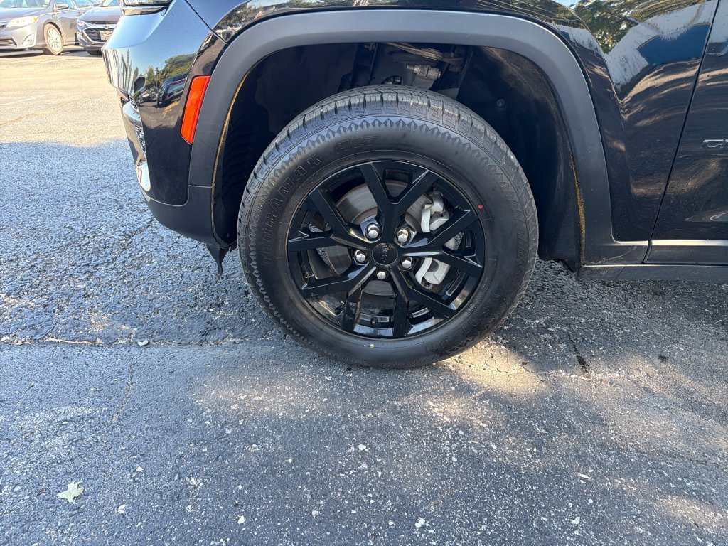 Used 2024 Black Jeep Altitude image 28