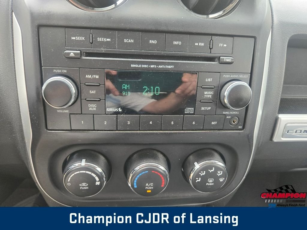 Used 2014 Granite Crystal Metallic Clearcoat Jeep Latitude image 20