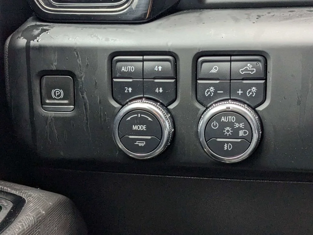 Used 2024 White GMC AT4X image 20