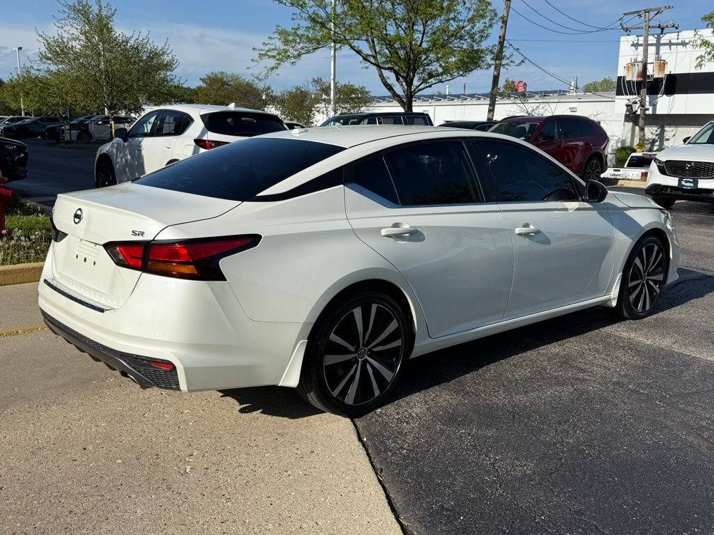 Used 2019 White Nissan 2.5 SR image 6