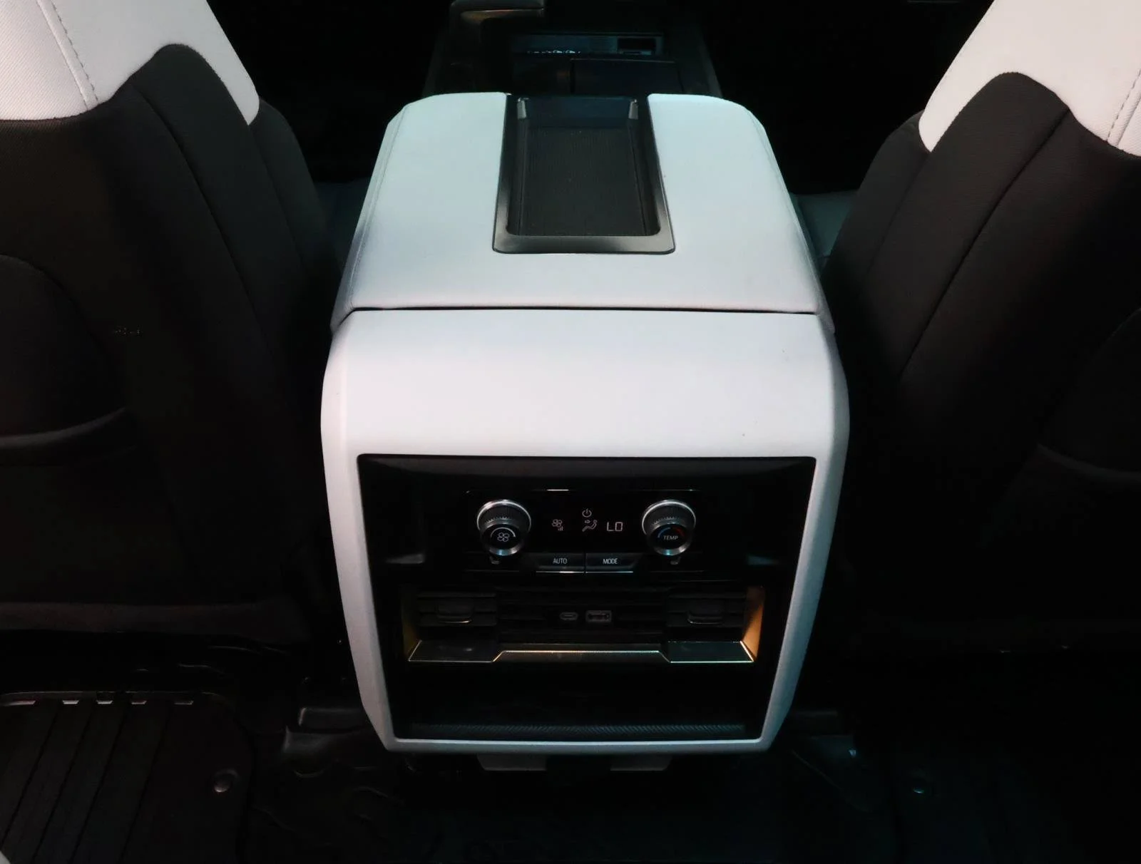 Used 2024 Interstellar White GMC 2X image 12