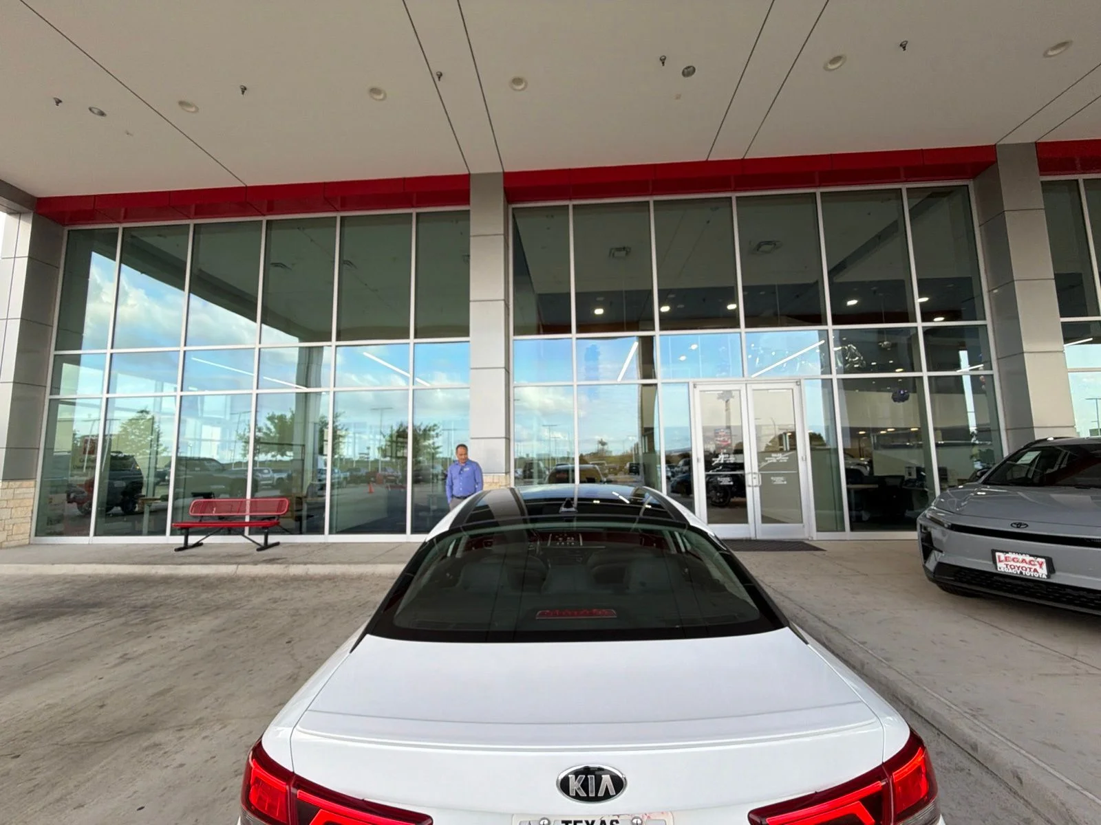 Used 2019 White Kia S image 14