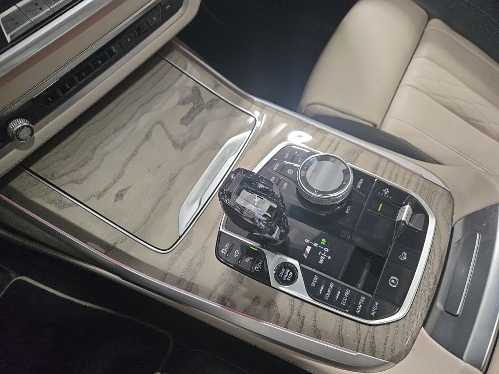 Used 2020 White Metallic BMW M50i image 13