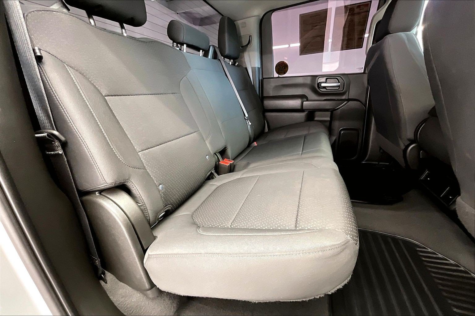 Used 2022 SILVER ICE METALLIC Chevrolet Custom image 18