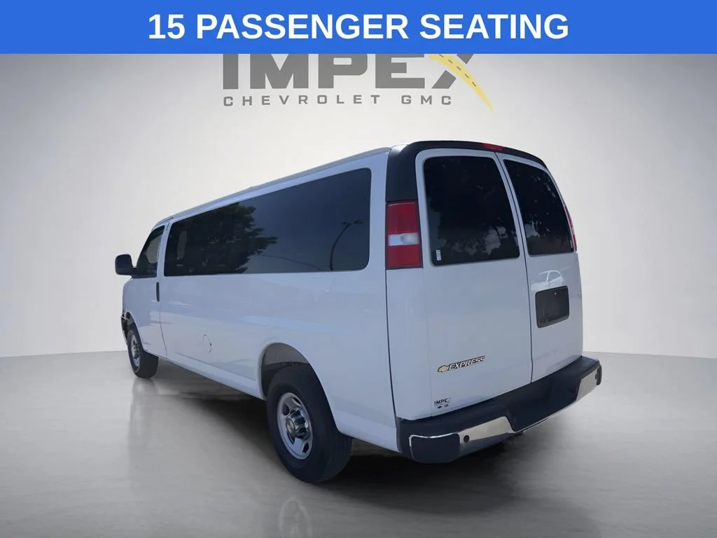 Used 2025 Summit White Chevrolet 1LT image 3