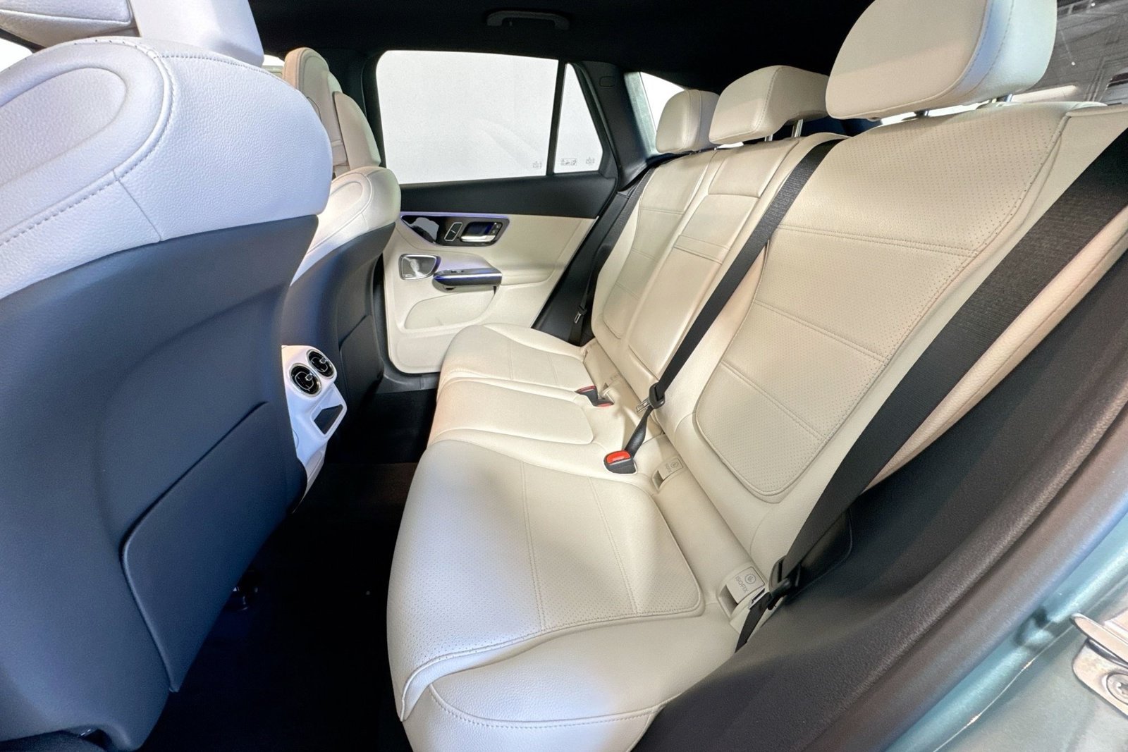 New 2026 Verde Silver Metallic Mercedes-Benz GLC 300 image 22