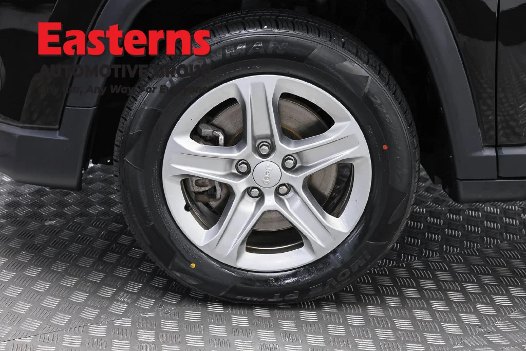 Used 2023 Black Jeep Latitude image 32