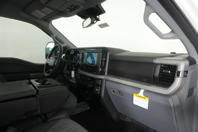 New 2027 Oxford White Ford F-350® XLT image 34