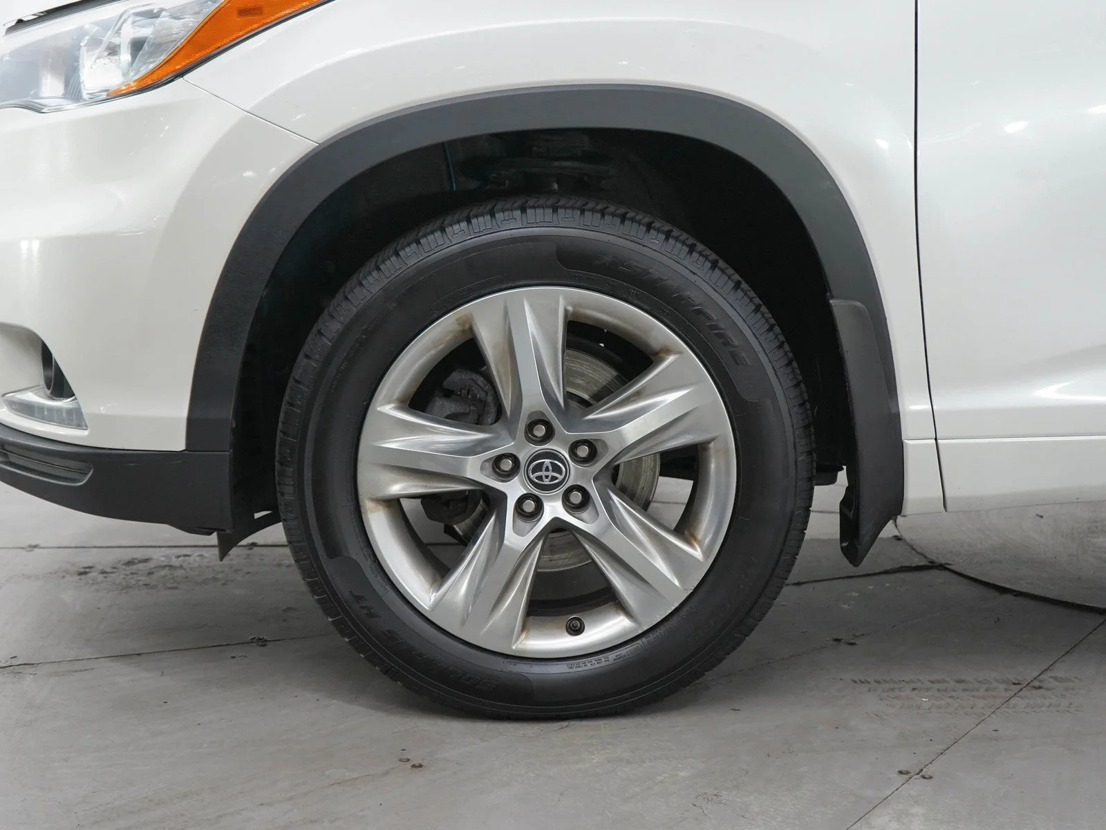 Used 2016 Blizzard Pearl Toyota  image 28