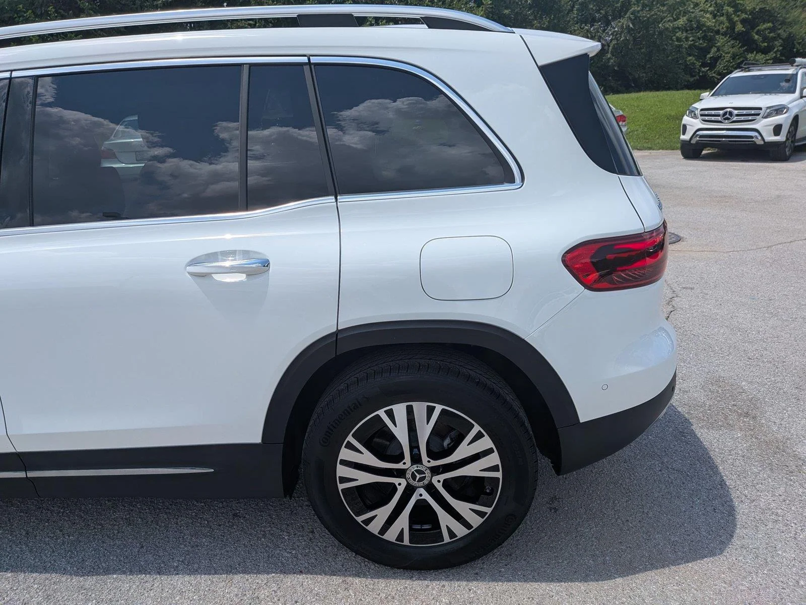 Used 2025  Mercedes-Benz GLB 250 image 11