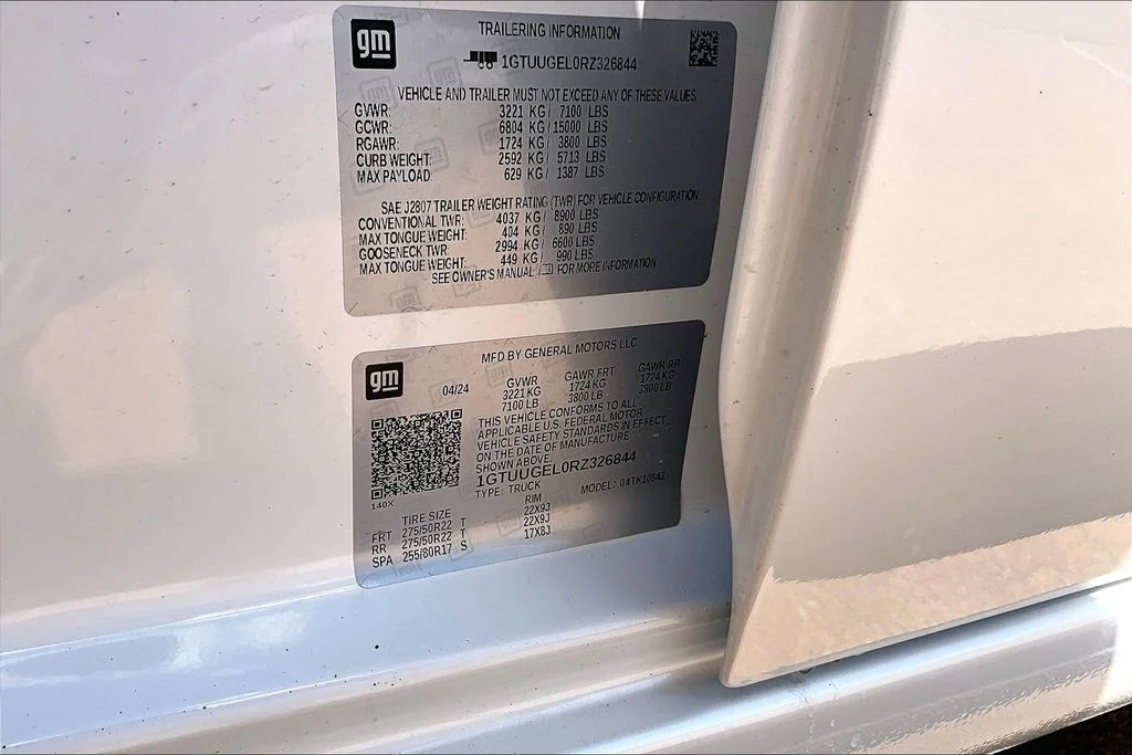 Used 2024 White GMC Denali image 36
