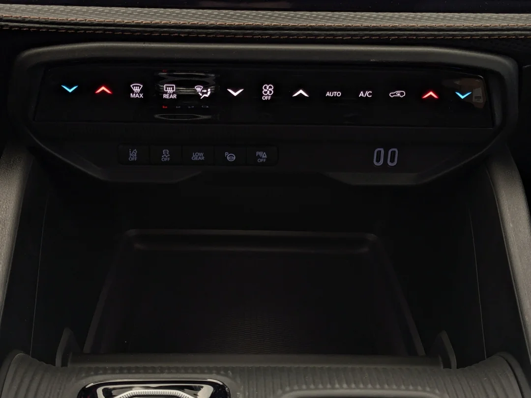 New 2026 Black Jeep Overland - - 4x4 - Surround View - Ventilated Seats - Remote Start & More! image 27