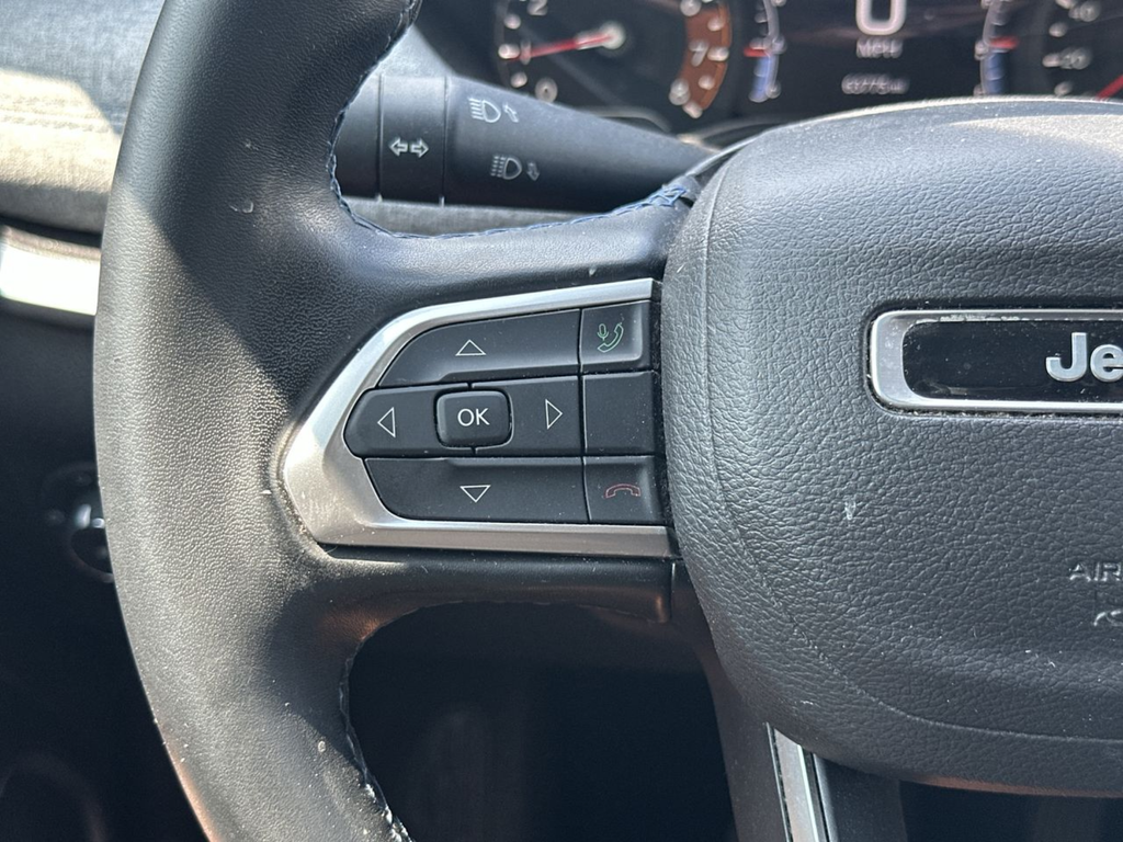 Used 2022 Black Jeep Latitude image 29