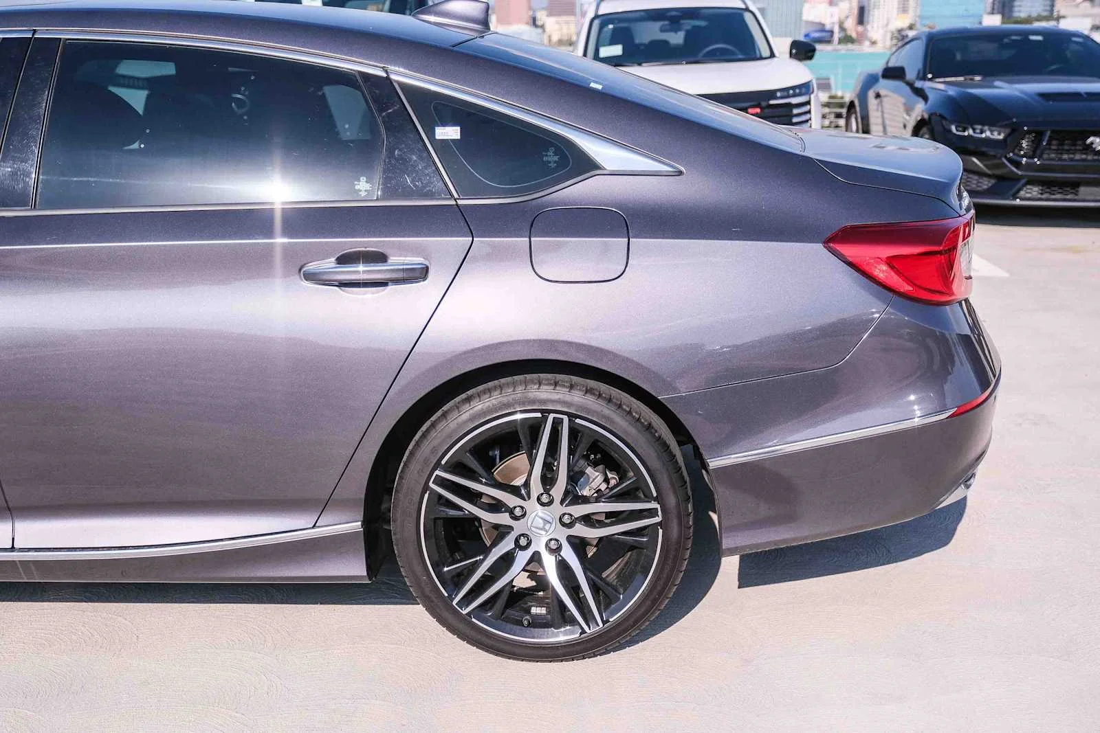 Used 2022 Modern Steel Metallic Honda Touring image 8