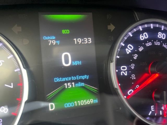 Used 2019 Silver Toyota XLE image 11