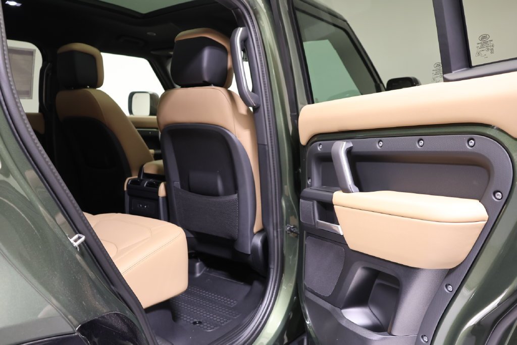 New 2026 Woolstone Green LAND ROVER X-Dynamic SE image 44