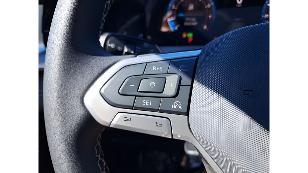 2025 Volkswagen Tiguan SE - Photo 30