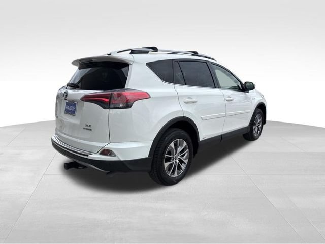 Used 2017 White Toyota XLE image 7