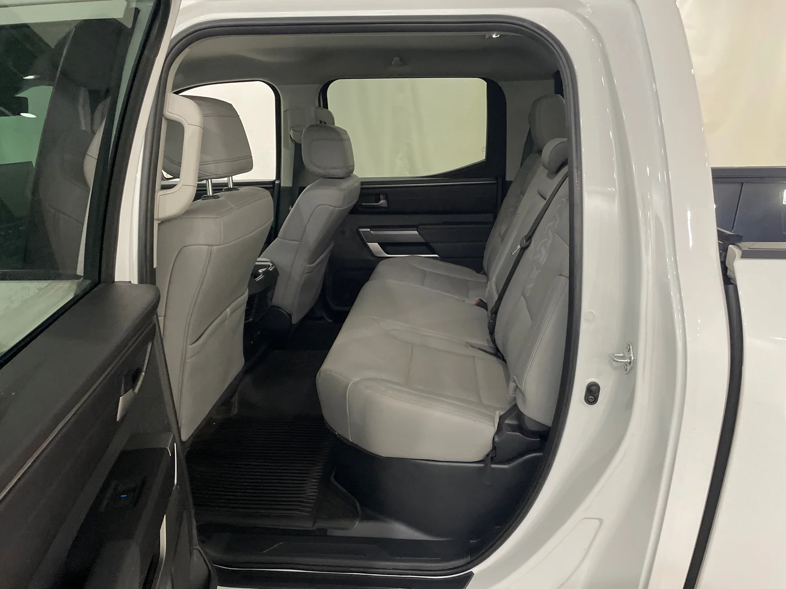 Used 2024 Ice Cap Toyota SR5 image 27