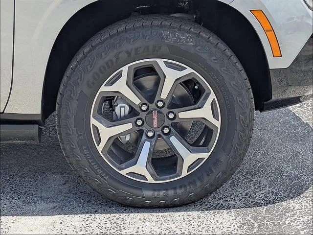 2026 GMC Yukon AT4 Ultimate - Photo 12