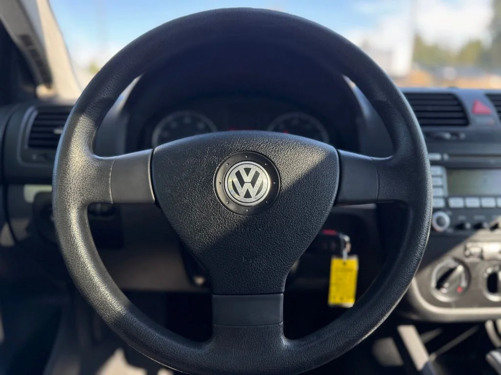 Used 2009  Volkswagen 2.5L SE image 14