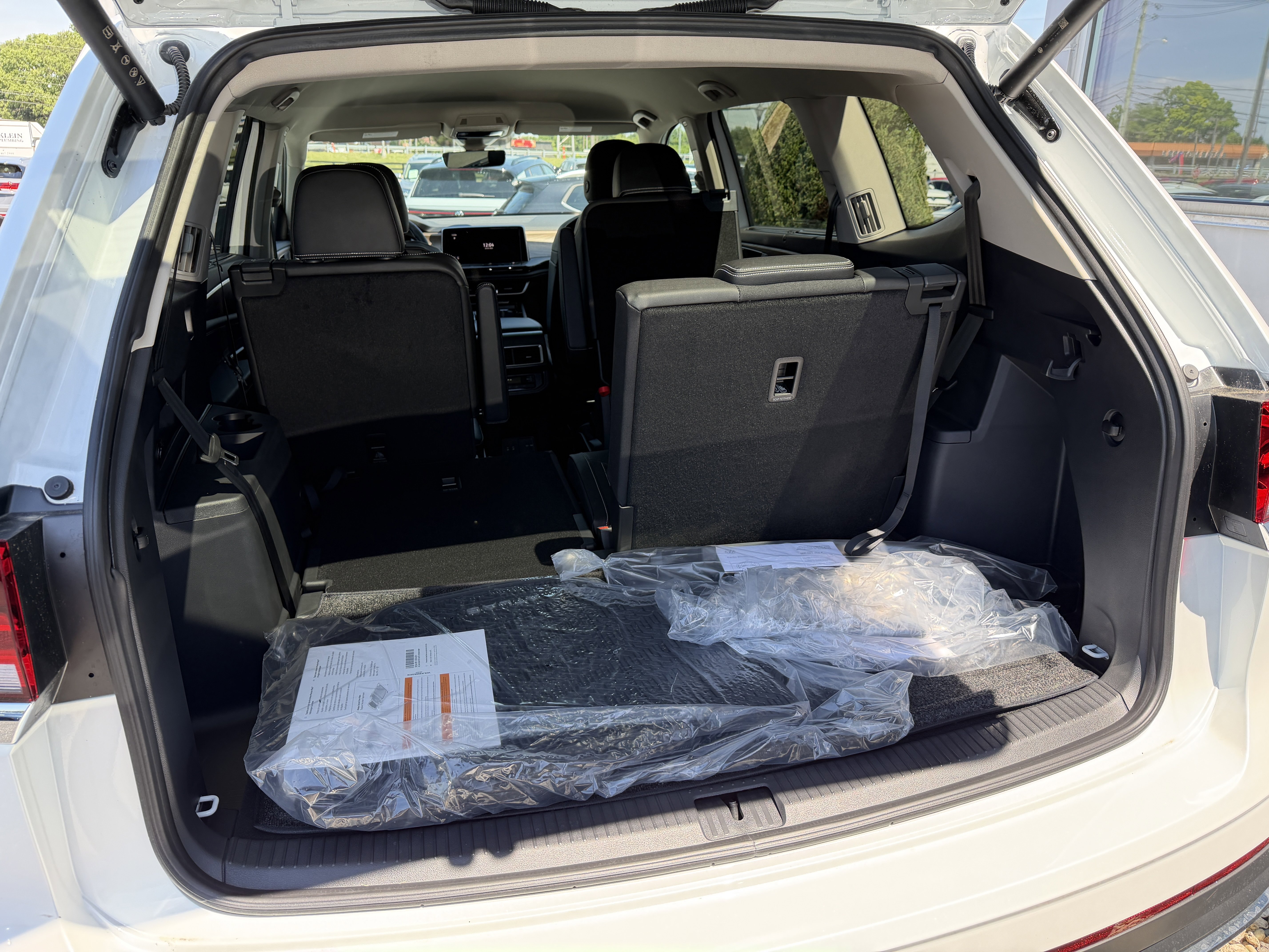 New 2026 Opal White Pearl Volkswagen 2.0T SE w/Technology image 28