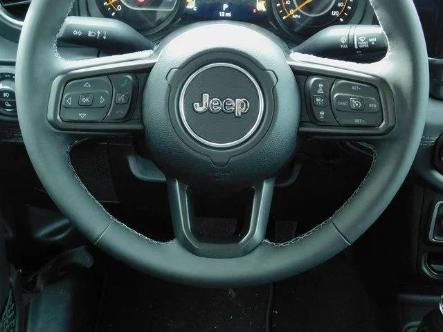 New 2026 Black Clear-Coat Exterior Paint Jeep Sahara image 7