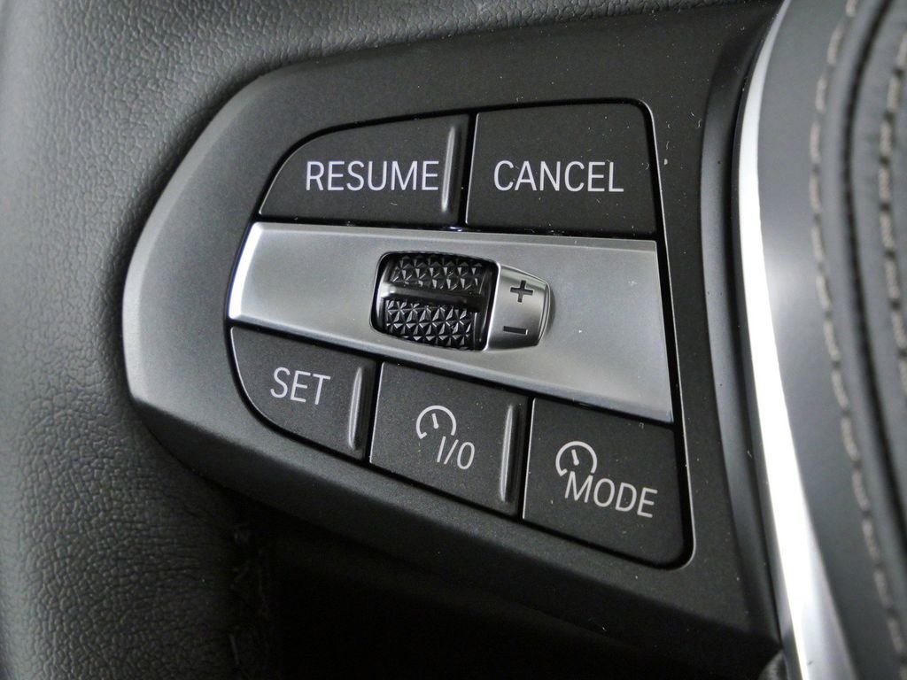 Used 2026 Skyscraper Grey Metallic BMW xDrive40i image 41