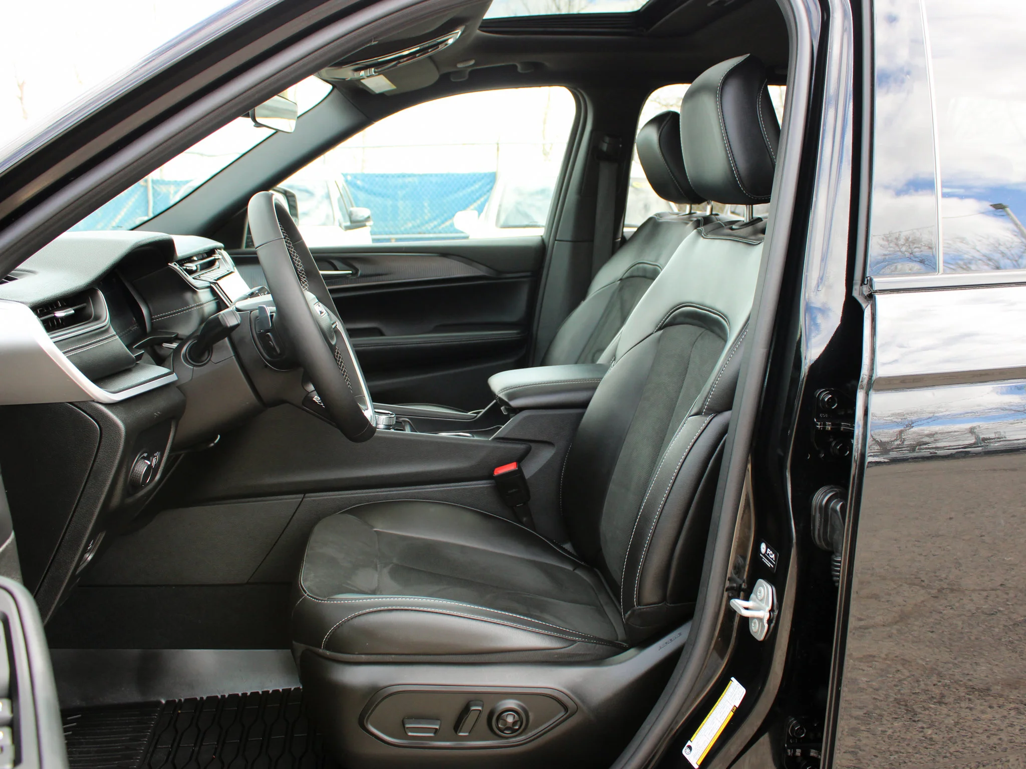 Certified Used 2025 Black Jeep Altitude * V6 | Heated Seats | Trailer Tow Package  | Wireless Charger | Sunroof | Adaptive Cruise image 3