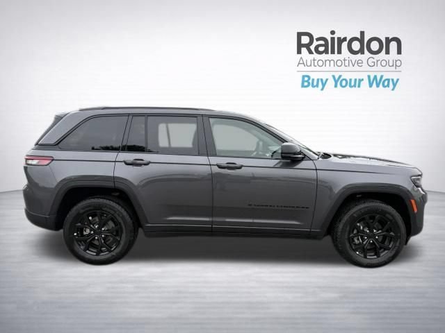 Used 2025 Baltic Gray Metallic Clearcoat Jeep Altitude image 8