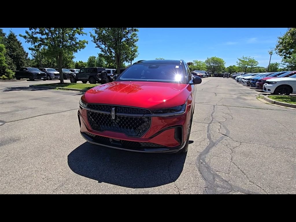 Used 2025 Red Lincoln Reserve image 3