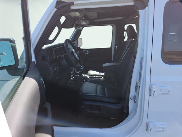 New 2026 Bright White Clear-Coat Exterior Paint Jeep Rubicon image 9
