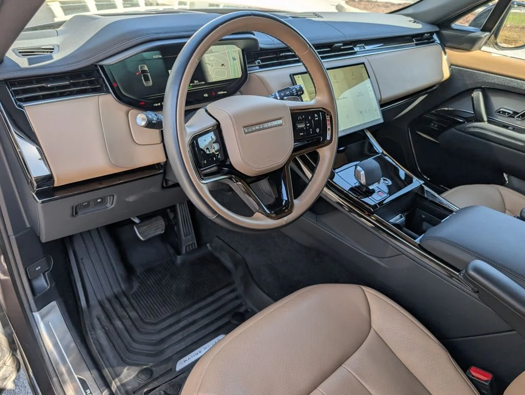 Certified Used 2025 Gray Land Rover Dynamic SE image 4
