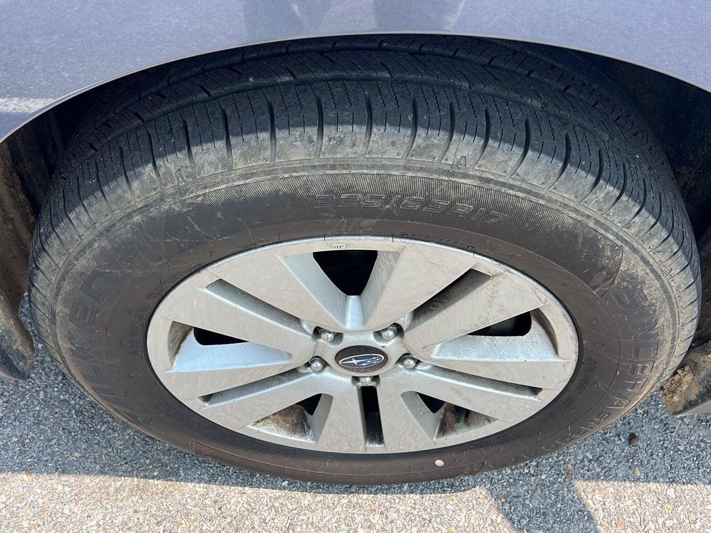 Used 2017 Twilight Blue Metallic Subaru Premium image 8