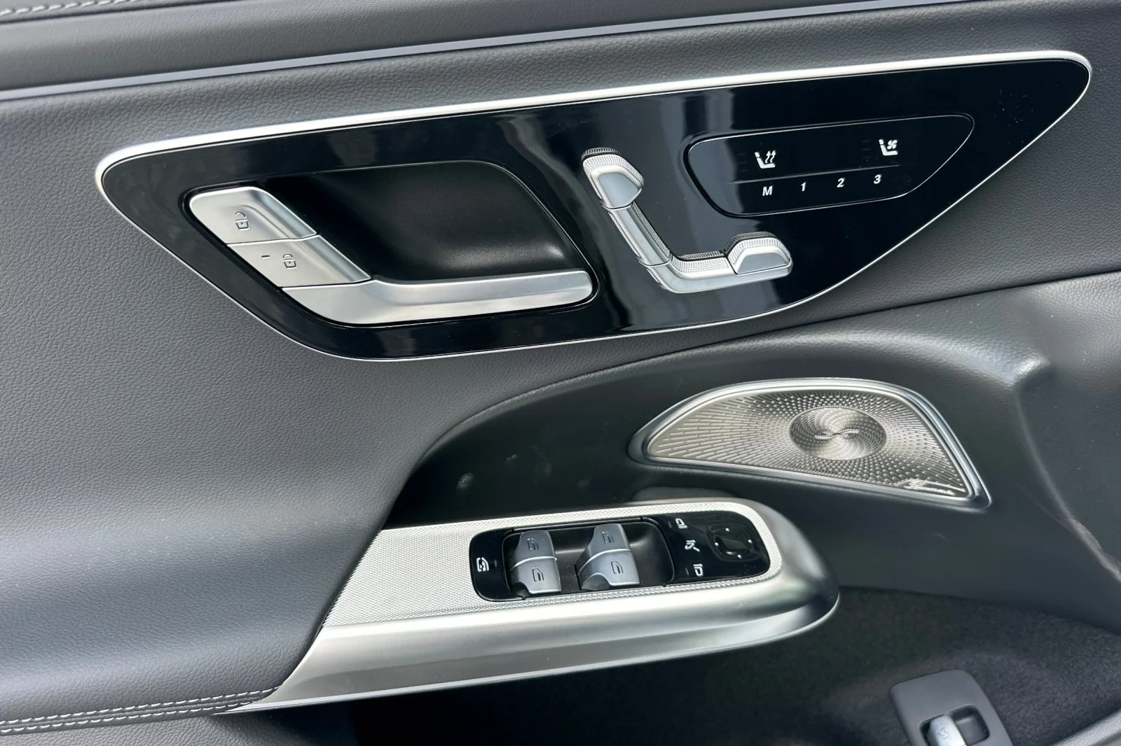 New 2027 Polar White Mercedes-Benz E 350 image 8