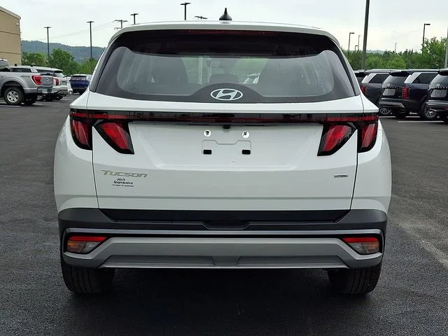 New 2026 White Hyundai SE image 9