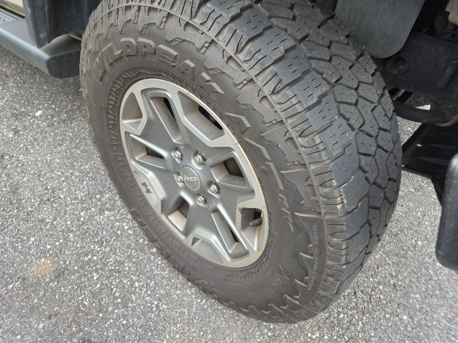 Used 2017 Tan Jeep Sport image 4