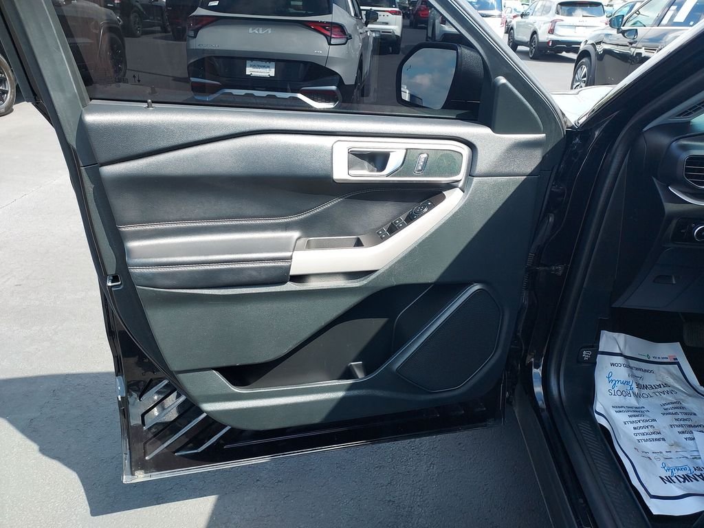 Used 2024 Black Ford XLT image 12