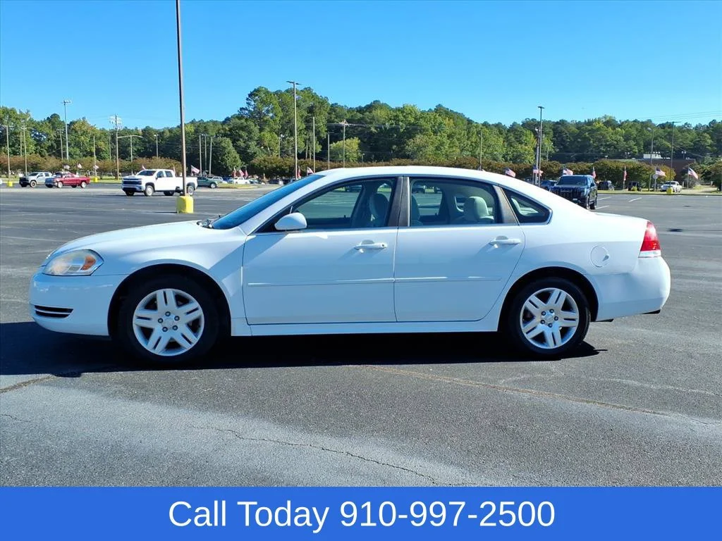 Used 2012 SUMMIT WHITE Chevrolet LT Fleet image 3
