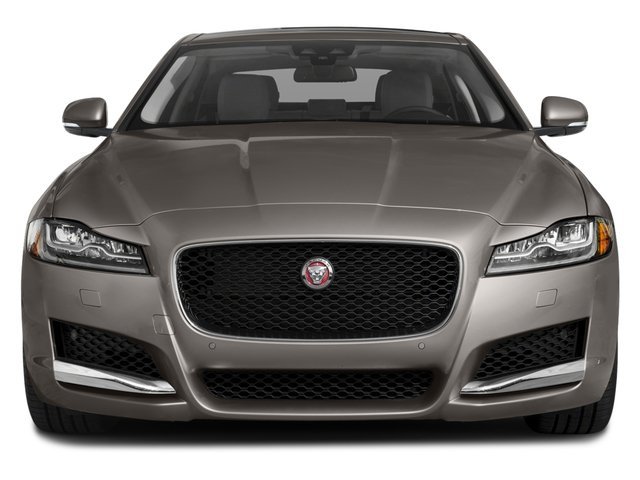 Used 2018 White Jaguar 35t Portfolio Ltd Edition image 4