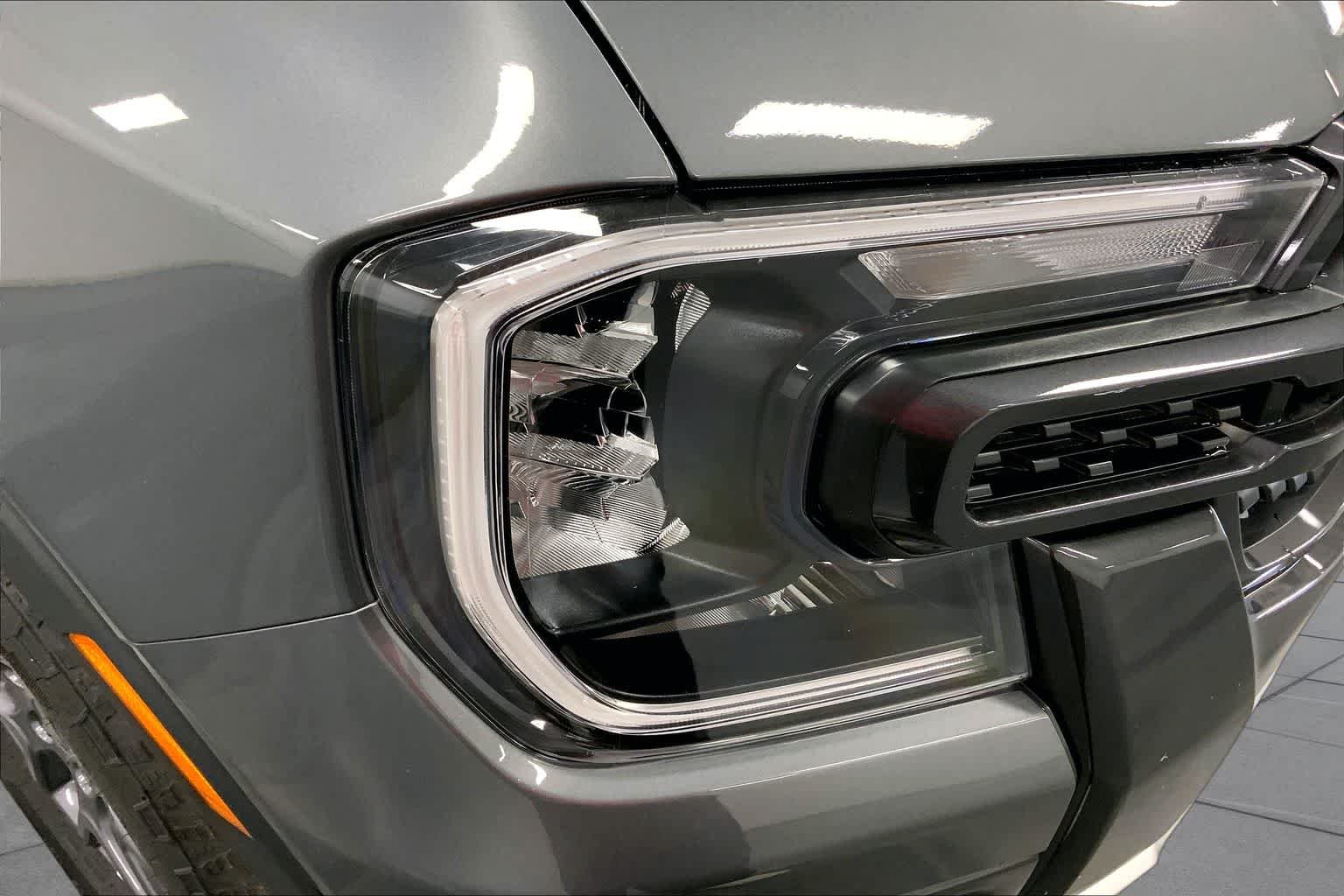 New 2026 M7/CARBONIZED G Ford XLT image 13