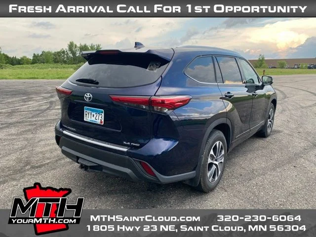 Used 2022 Blue Toyota XLE image 8