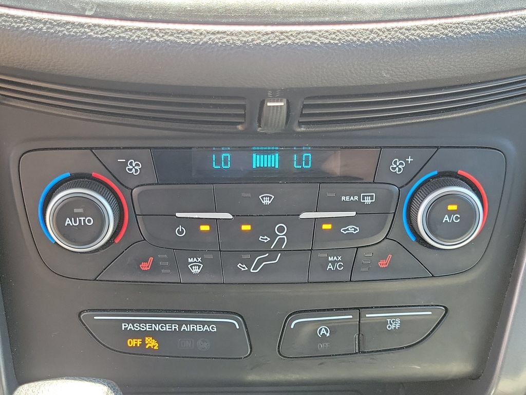 Used 2019 Black Ford SE image 28
