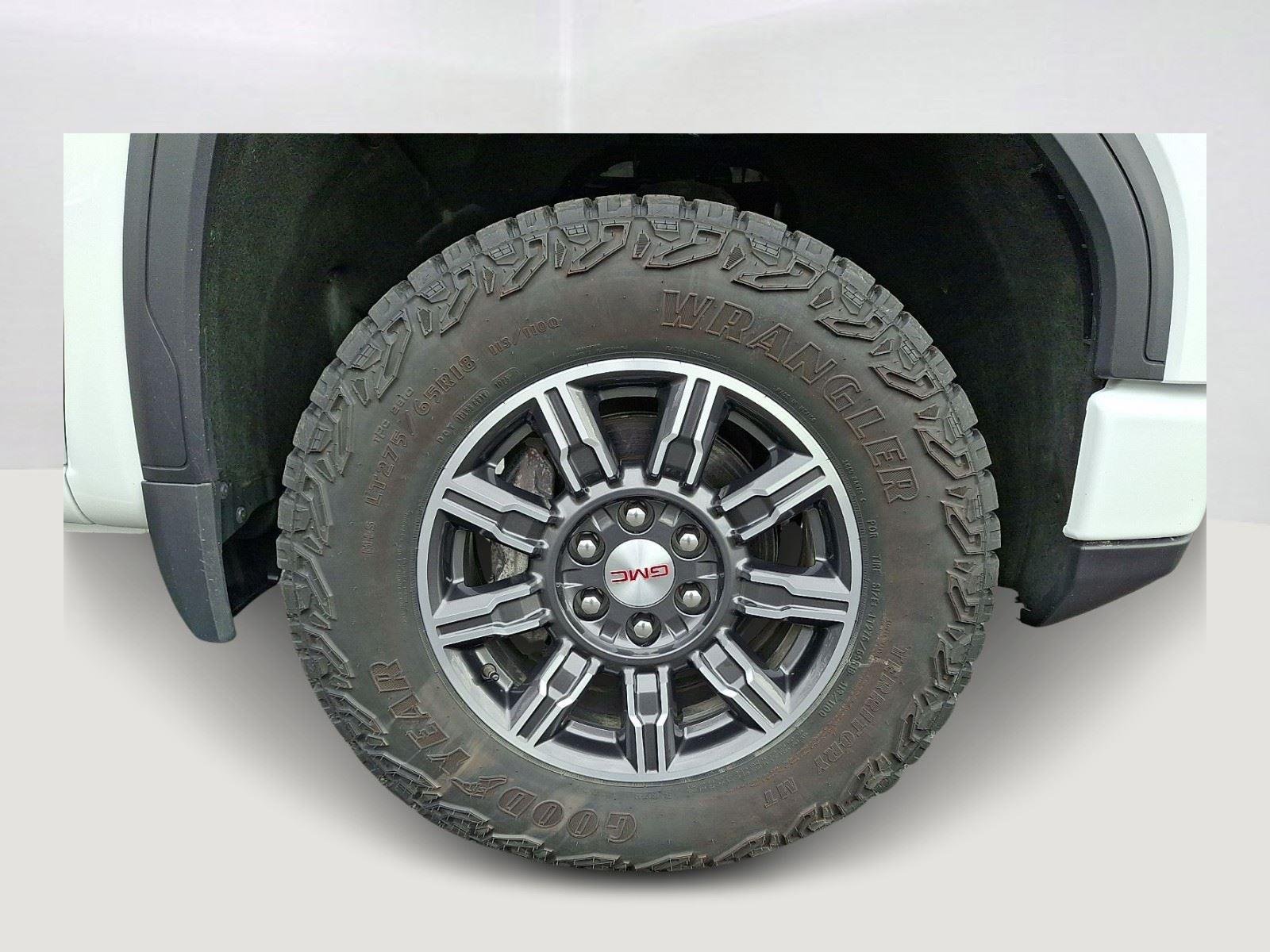 Used 2025 Summit White GMC AT4 image 9
