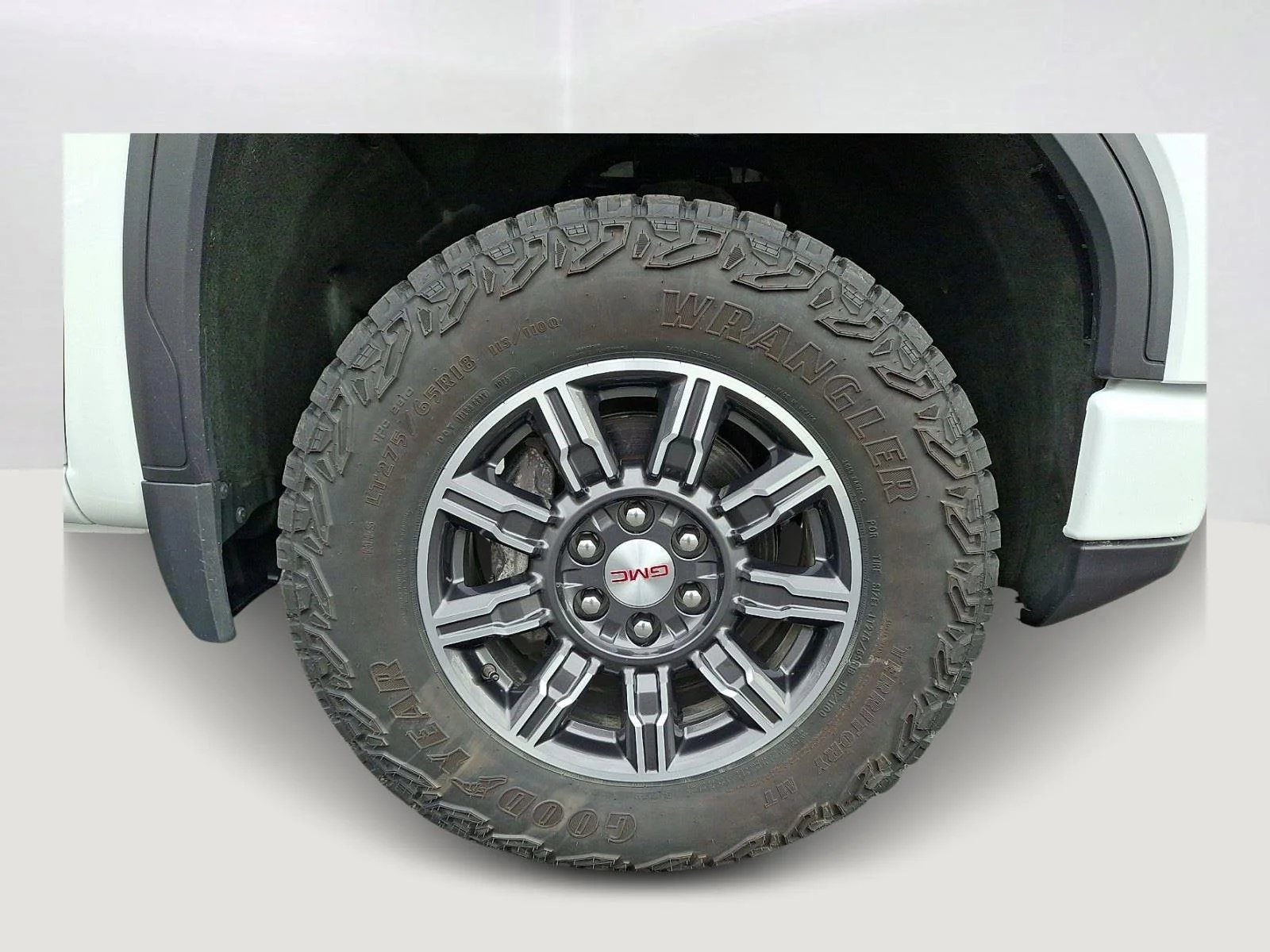 Used 2025 Summit White GMC AT4 image 9
