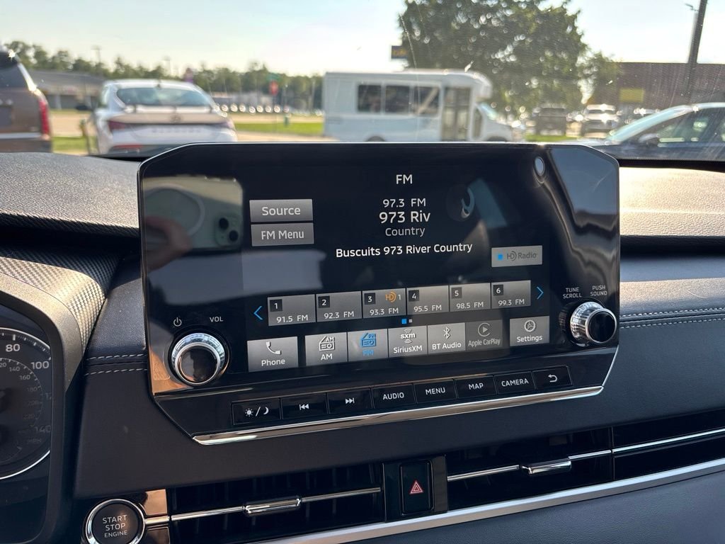 Used 2023 White Diamond Mitsubishi SE image 25