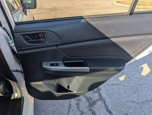 Used 2016 White Subaru 2.0i image 19